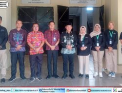 Kepala Lembaga Penyiaran Publik Radio Republik Indonesia (LPP RRI) Palangka Raya, Tri Utami Setyawati, Mlakuakn Kunjungan.