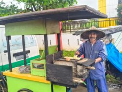 Kue Buroncong di Pasar Sentral Pattallassang Takalar, Menempati sudut pasar