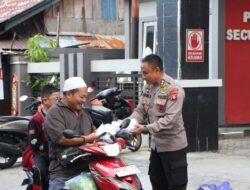 *Polri Tebar Keberkahan Ramadan, Rumkit Bhayangkara Bagikan Takjil Gratis kepada Masyarakat*