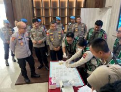 Pastikan Bersih dari Narkoba, Kapolda Kalteng dan Pejabat Utama Lakukan Tes Urine