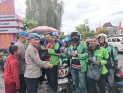 Sembari Bagikan Takjil Gratis, Bidpropam Polda Kalteng Ajak Masyarakat Manfaatkan Layanan Dumas Propam Polri