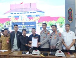 Kedepankan Sisi Humanis, Polda Kalteng Kawal Aksi Unras di Kantor DPRD
