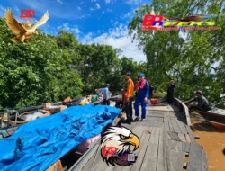 ‎Ditpolairud Polda Kalteng Melalui Kp XVIII 2007 Evakuasi perahu dagang yang hampir tenggelam  ‎  – Kapuas – Ditpolairud Polda Kalteng melalui KP XVIII 2007 Dalam rangka Evakuasi perahu pedagang, Polri menggelar pengamanan  alur sungai. Petugas disiagakan di titik-titik rawan  untuk membantu dan mengantisipasi potensi bahaya, seperti arus sungai yang deras atau kecelakaan penyeberangan.(12/5/2026)  ‎ ‎Kapolda Kalteng Irjen Pol. Iwan Kurniawan S.I.K.,M.Si. melalui Dirpolairud Polda Kalteng Kombes. Pol. Dony Eka Putra, S.I.K., M.H., menuturkan “agar masyarakat diminta untuk waspada dan mengikuti arahan petugas saat menyeberang sungai. Pastikan untuk memeriksa kondisi sungai sebelum menyeberang, dan jangan ragu untuk meminta bantuan jika diperlukan. Dengan pengamanan yang baik, diharapkan masyarakat dapat menyeberang sungai dengan aman dan nyaman”. ‎ ‎Polri juga mengimbau masyarakat untuk selalu berhati-hati dan waspada saat beraktivitas di sekitar sungai, terutama saat musim hujan atau cuaca buruk. Dengan kerja sama dan kesadaran bersama, kita dapat menjaga keselamatan dan kenyamanan masyarakat saat menyeberang sungai. (Kp2007)