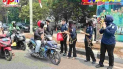 Polda Kalteng Bagikan 500 Masker kepada Pengendara