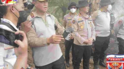 Polda Kalteng Optimalkan Serbuk Tepung Singkong “Hertindo AF31”, Untuk Padamkan Bara di Lahan Gambut