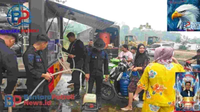 Brimob Kalteng Salurkan Air Bersih untuk Warga Desa Danau Usung